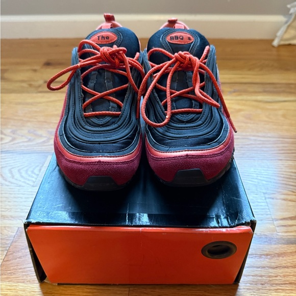 Nike - Picture 3 of 6